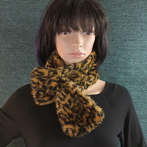 Vintage Cheetah Print Plush Faux Fur Neck Scarf/Muffler